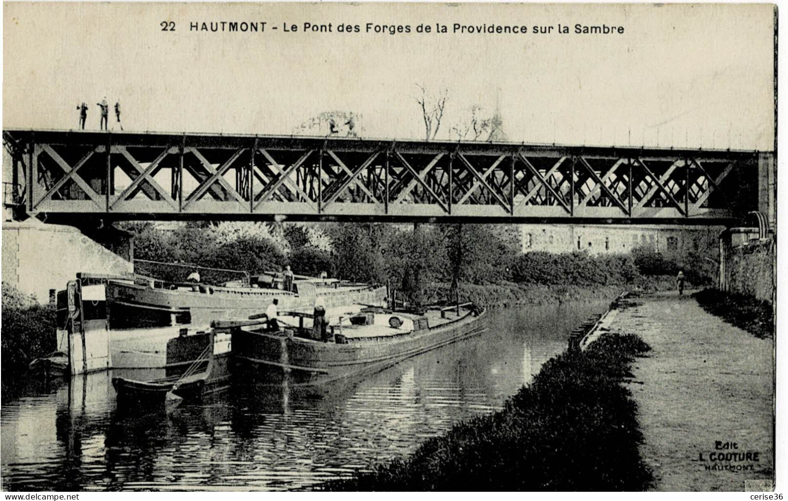 Hautmont Le Pont Des Forges De La Providence Sur La Sambre Avec Péniches - Avesnes Sur Helpe