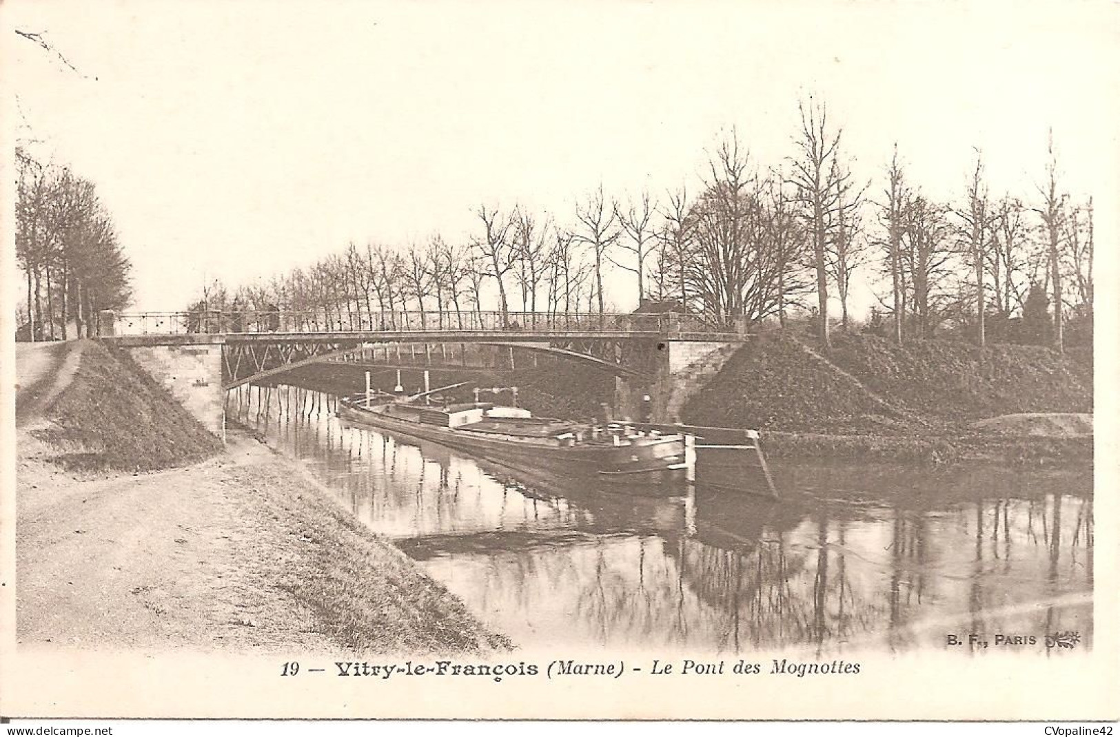 PENICHE - VITRY-LE-FRANCOIS (51) Le Pont Des Mognottes - Hausboote