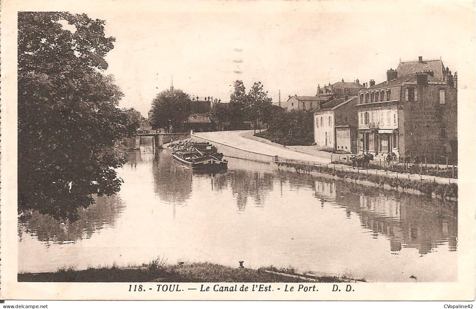 PENICHE - TOUL (54) Le Canal De L'Est - Le Port - Binnenschepen