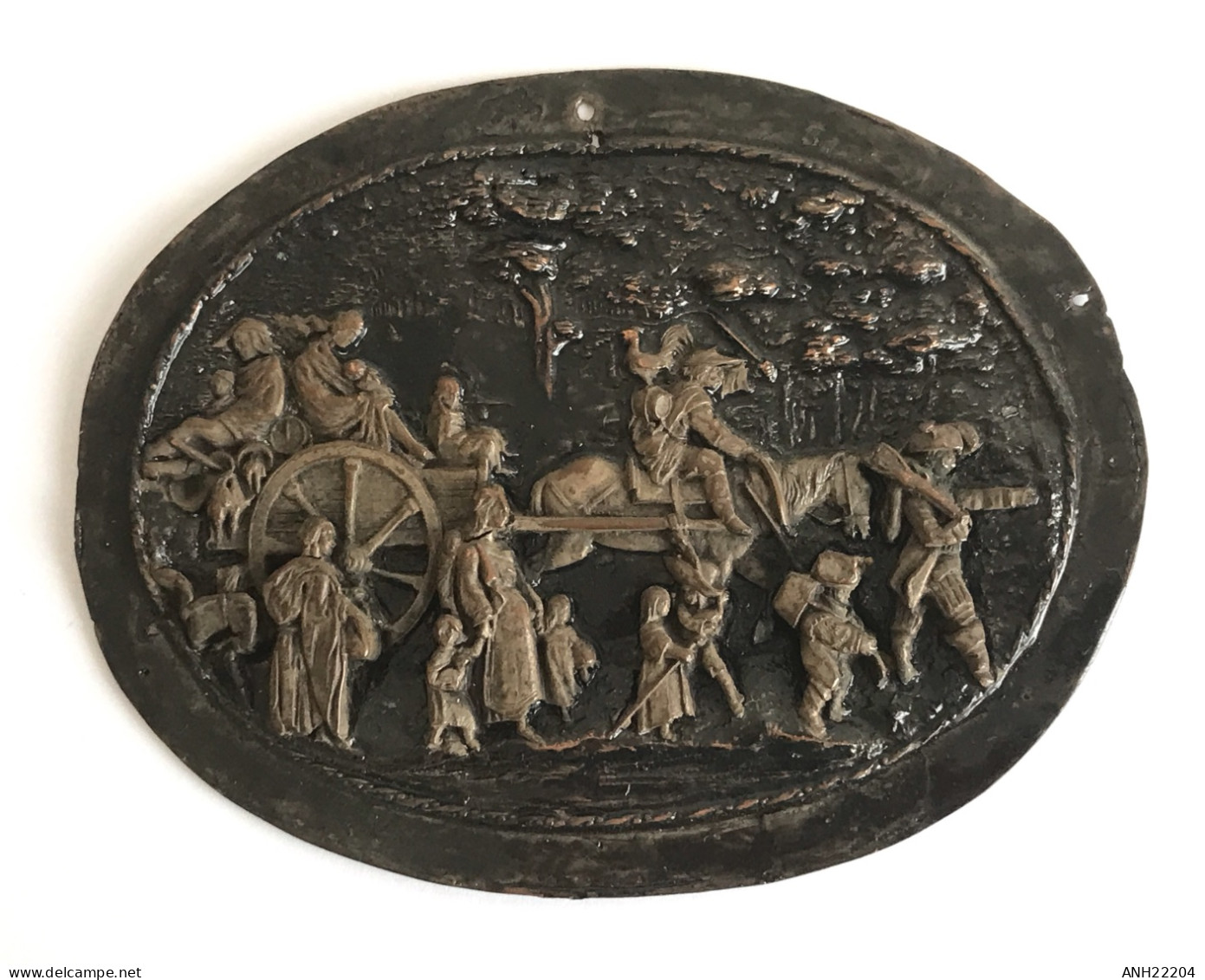 Plaque Ovale En Cuivre Repoussé. Décor D’un Groupe D’hommes, Femmes Et Enfants - Route Du Tokaido, Japon, 19ème Siècle - Arte Asiatica