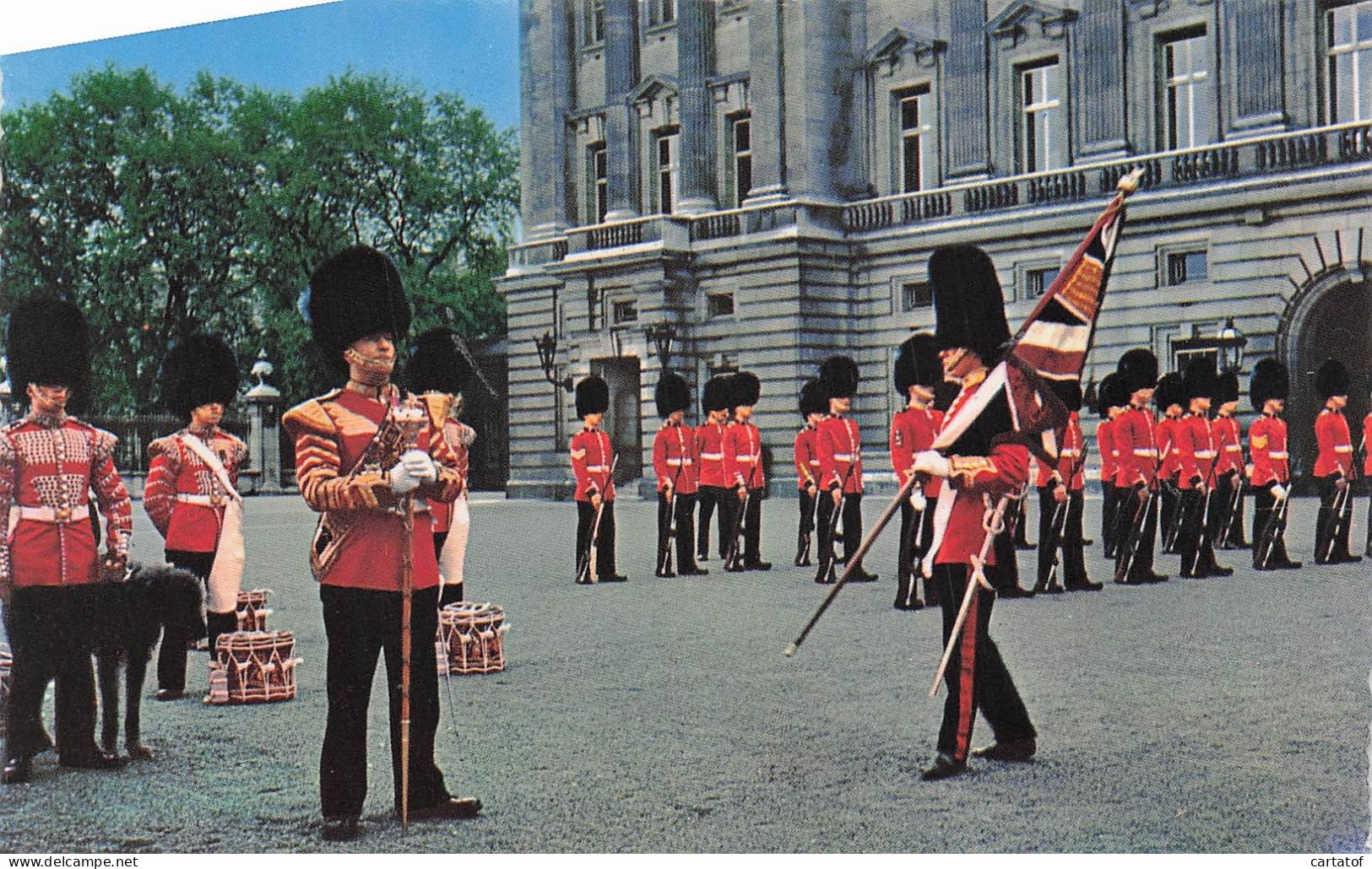 CHANGING THE GUARDS CEREMONY AT BUCKINGHAM PALACE .  LONDON  - Other & Unclassified