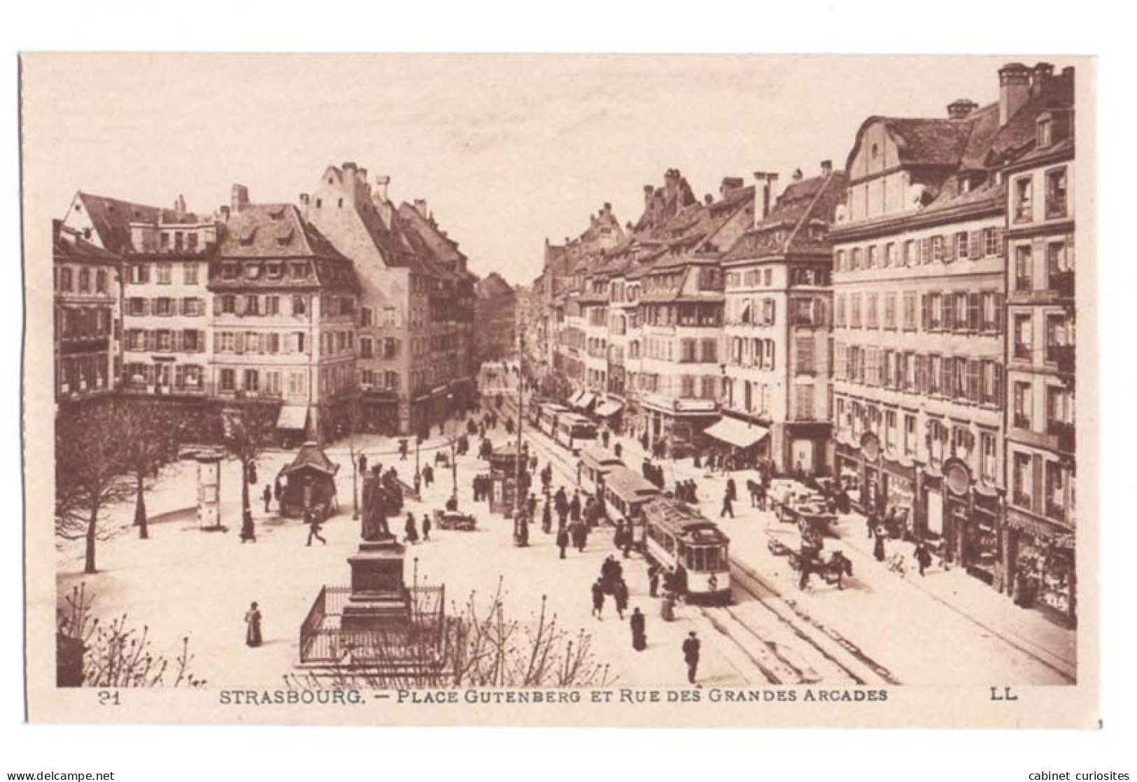 STRASBOURG  [67] Bas Rhin  - Place Gutenberg Et Rue Des Grandes Arcades - Tramway - Animée - Strasbourg