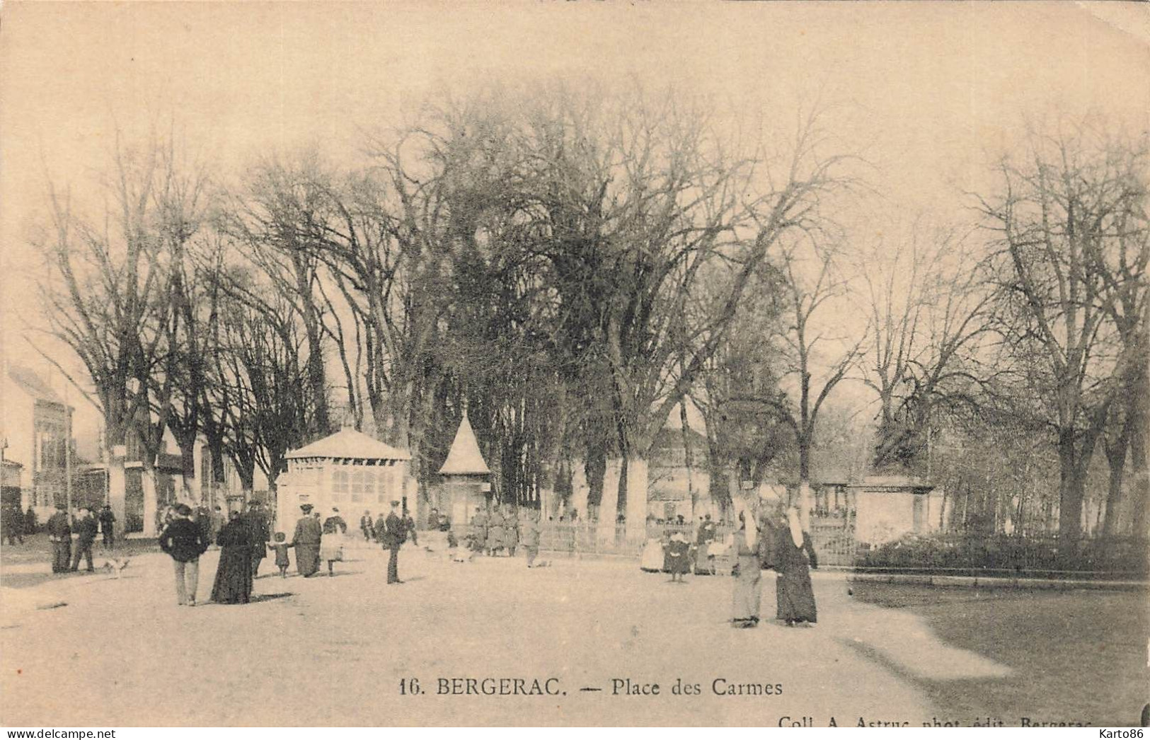 Bergerac * La Place Des Carmes - Bergerac