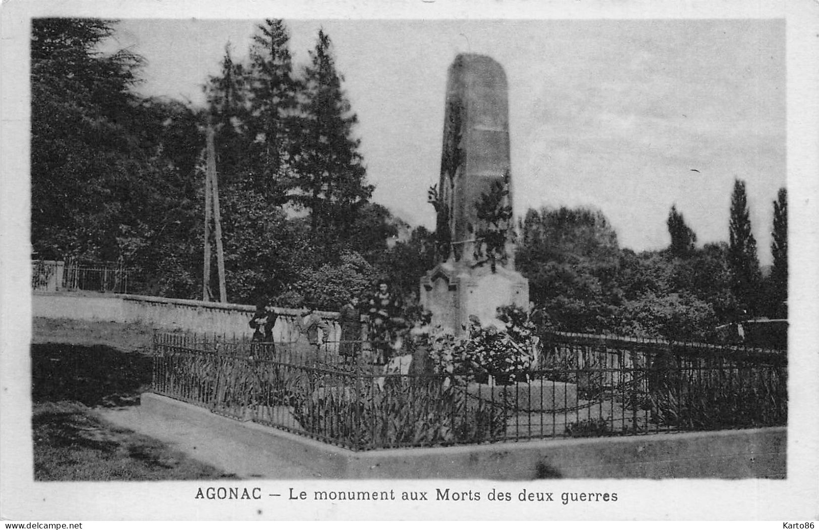 Agonac * Place , Le Monument Aux Morts Des Deux Guerres - Autres & Non Classés