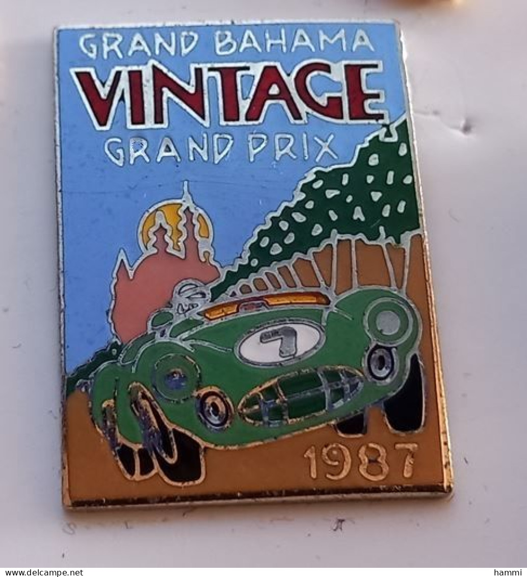 V23 Pin's Grand Prix Bahama Vintage 1987 Aston Martin DBR 2 Pilote Stirling Moss Qualité EGF Achat Immédiat - Autres & Non Classés