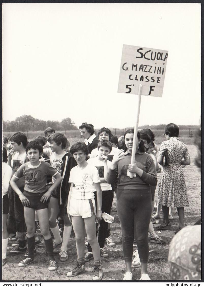 Legnano 1977 - Gara Podistica - Foto Studenti Scuola G. Mazzini Classe V  - Lieux