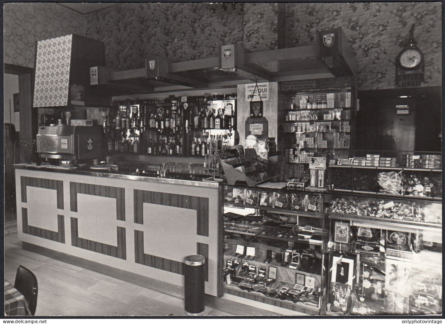 Legnano 1977 - Il Bancone Di Un Bar Tabacchi - Fotografia D'epoca  - Orte