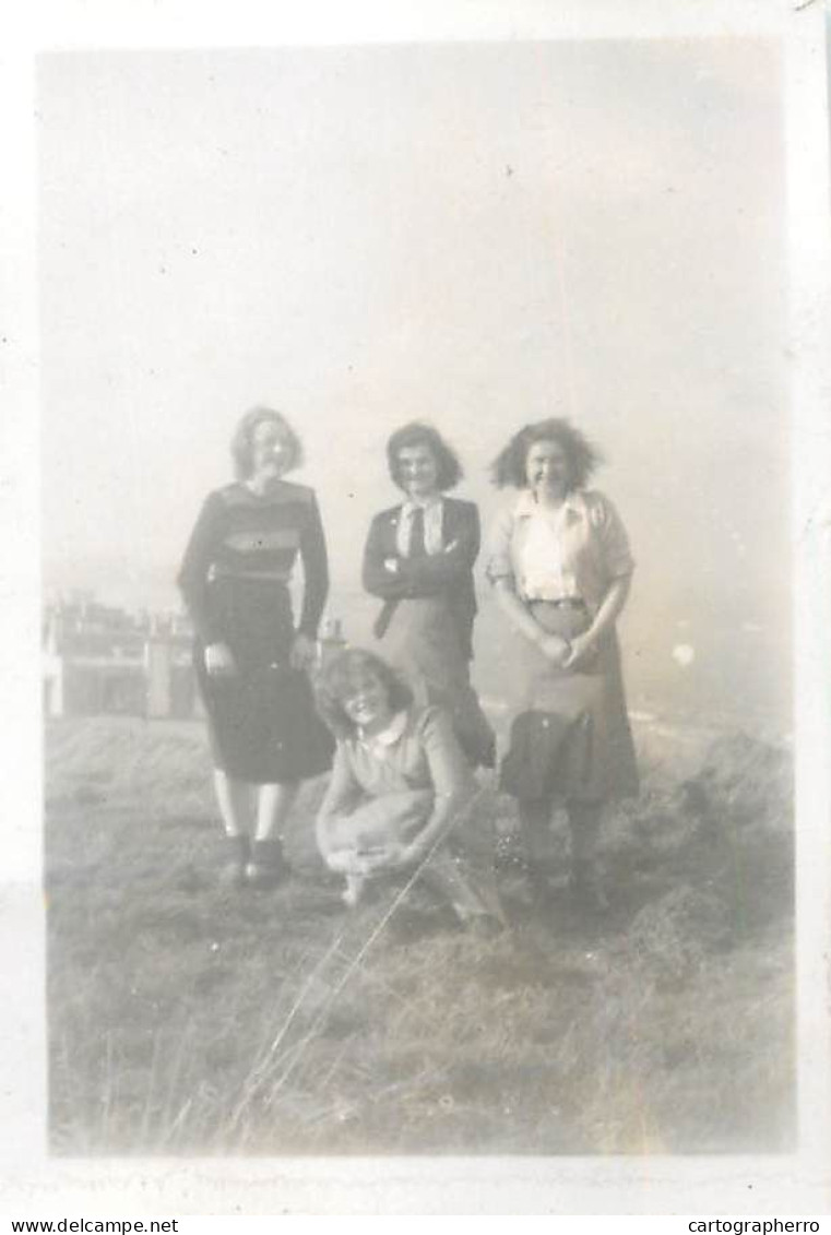 Places & Anonymous Persons Souvenir Photo Social History Format Ca. 6 X 9 Cm Friends Seaside - Anonyme Personen