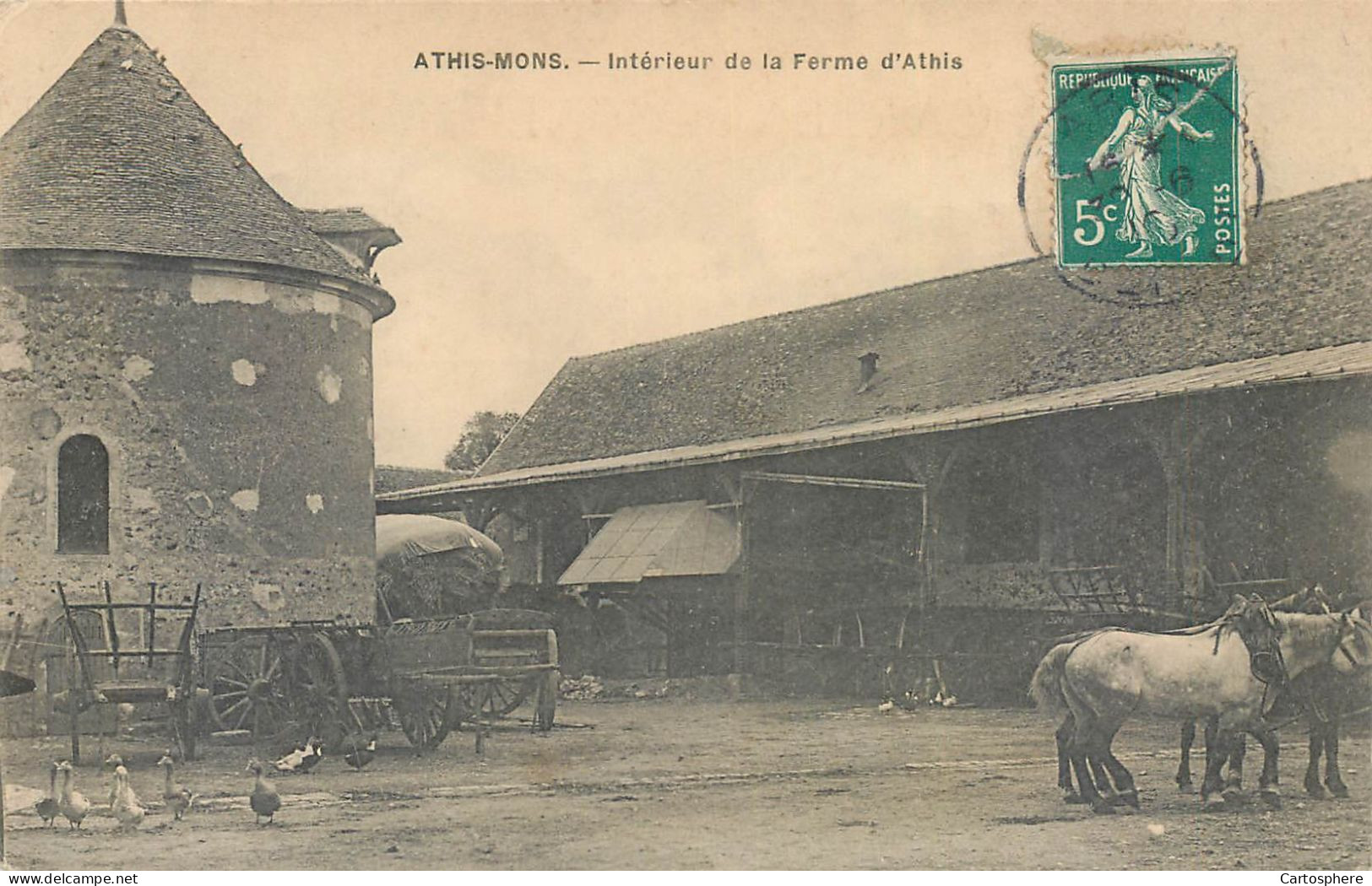 CPA 91 Essonne > Athis Mons Intérieur De La Ferme D'Athis - Chevaux - Athis Mons