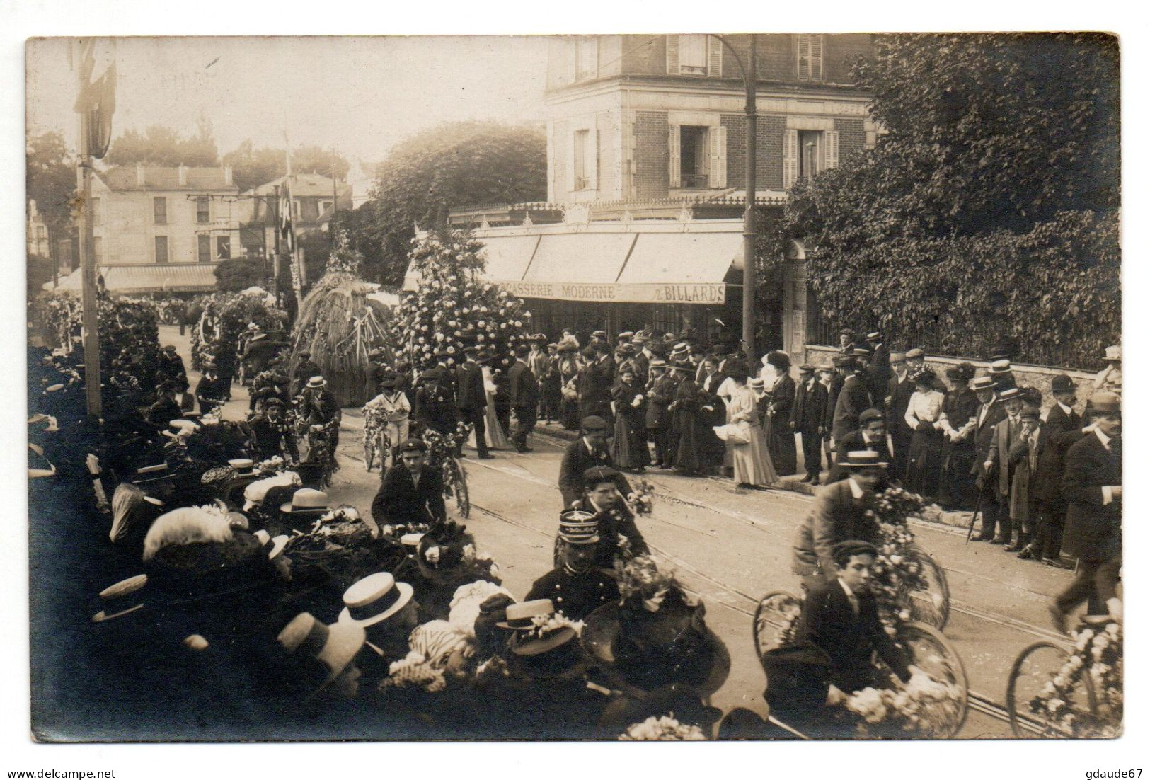 ENGHIEN LES BAINS (95) - CARTE PHOTO - PLACE DE LA GARE / RUE DU DEPART - BRASSERIE MODERNE - Enghien Les Bains