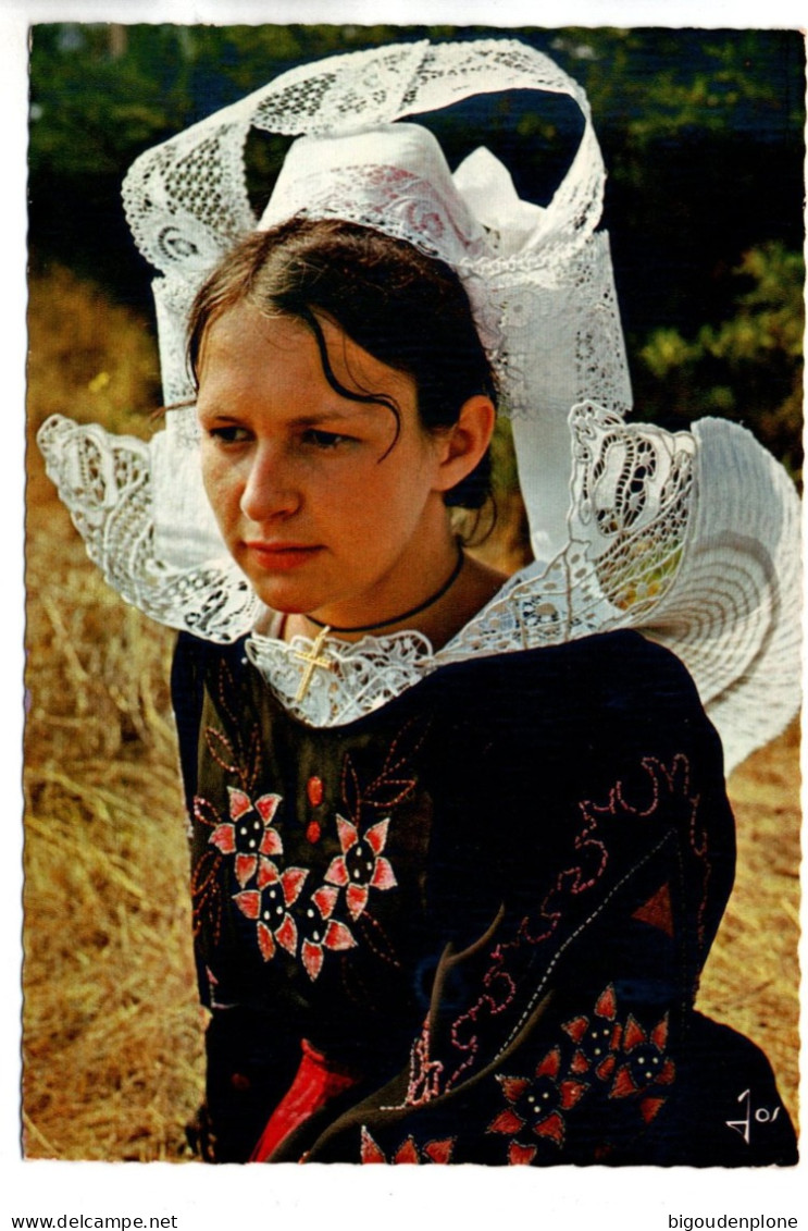 CPSM  Jeune Fille En Costume De Pont Aven, Bannalec Et Scaër - Pont Aven