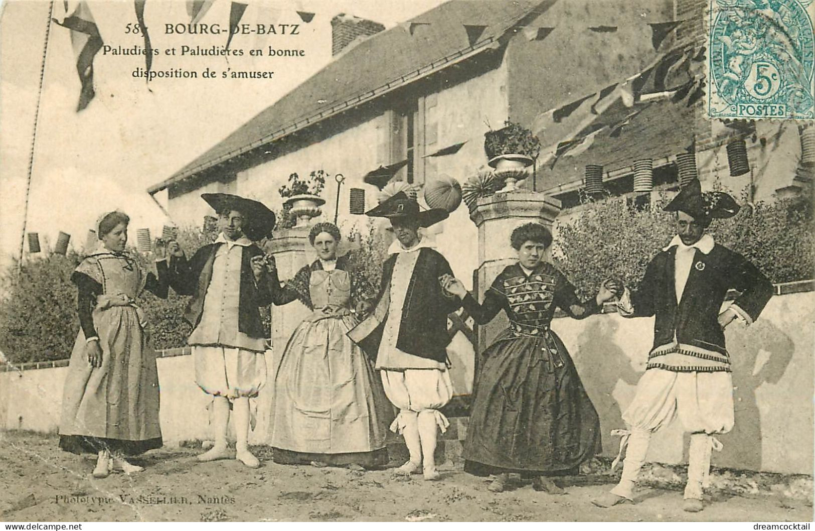 44 BOURG DE BATZ. Paludiers Et Paludières En Fête 1904. Métiers Du Sel - Batz-sur-Mer (Bourg De B.)