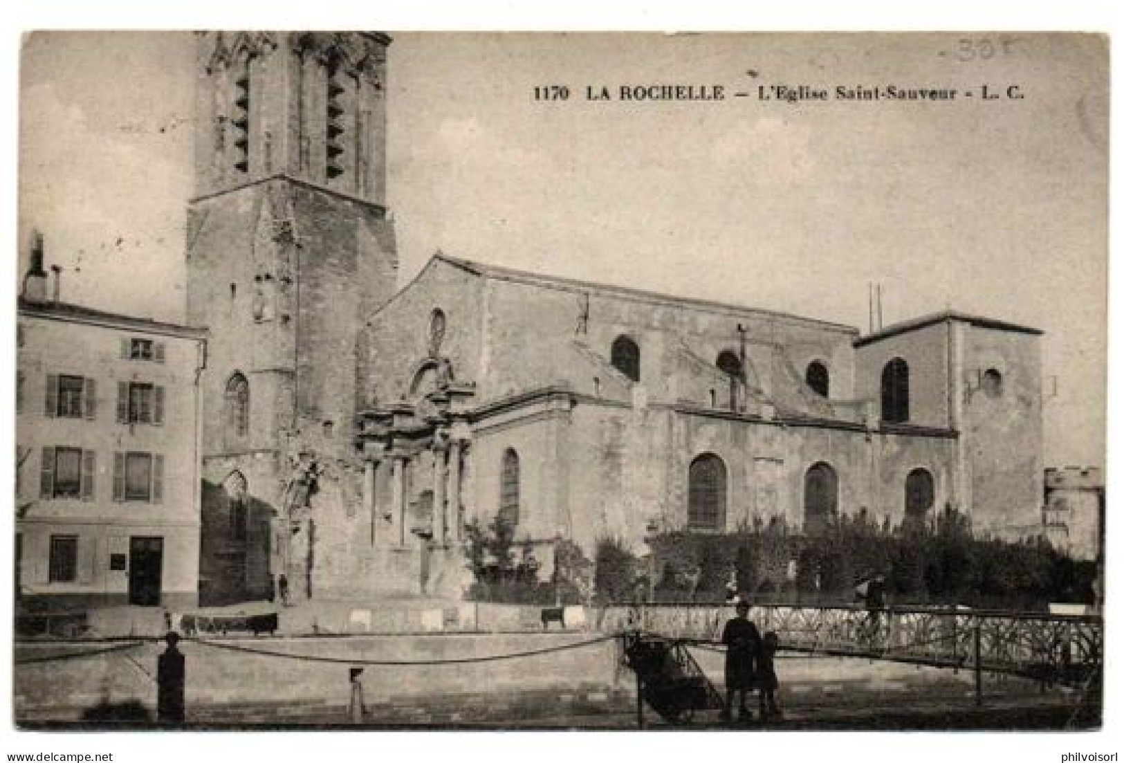 LA ROCHELLE L EGLISE SAINT SAUVEUR ANIMEE - La Rochelle