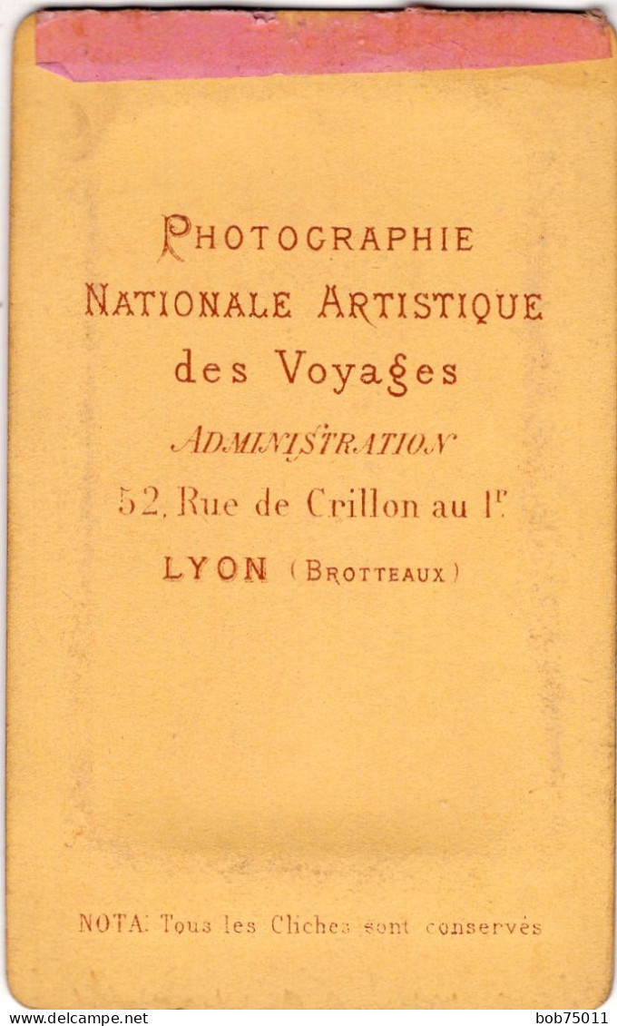 Photo CDV D'une Femme élégante Avec Un Petit Bébé Posant Dans Un Studio Photo A Lyon - Alte (vor 1900)