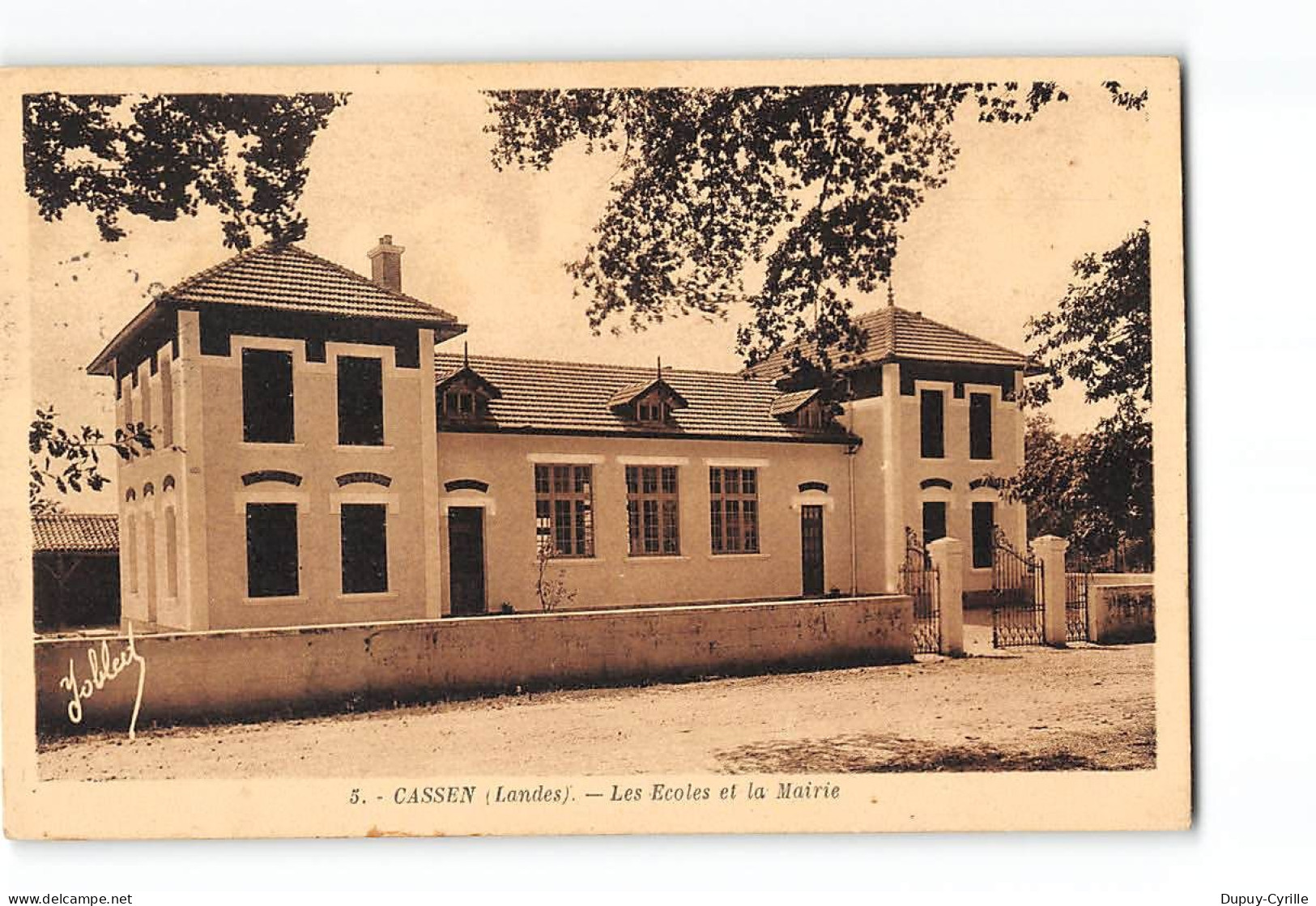 CASSEN - Les Ecoles Et La Mairie - Très Bon état - Autres & Non Classés