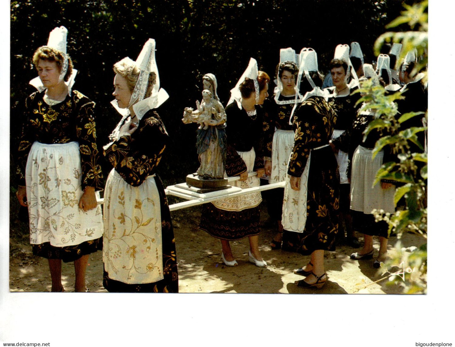 CP LOCRONAN La Troménie Les Porteuses De La Vierge - Locronan