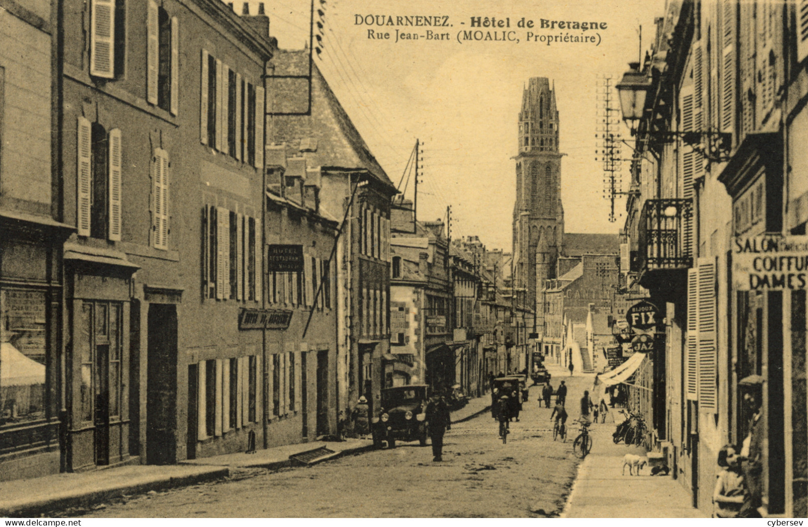 DOUARNENEZ - Hôtel De Bretagne, Rue Jean Bart, Prop. Moalic - Salon De Coiffure Dames - Voitures - Animé - Douarnenez