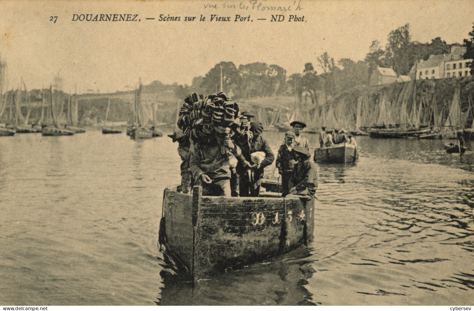 DOUARNENEZ - Scènes Sur Le Vieux Port - Barques - Peu Fréquent - Douarnenez