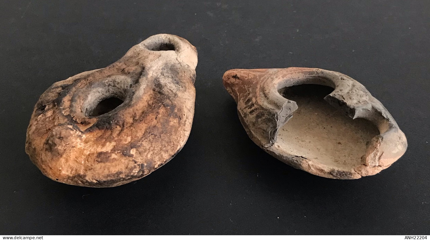Deux Anciennes Lampes à Huile En Terre Cuite, époque Romaine, 100-300 AD - Arqueología