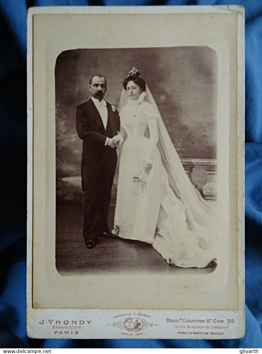 Photo Cabinet Yrondy à Paris -  Couple De Jeunes Mariés, Ca 1890 L436 - Alte (vor 1900)