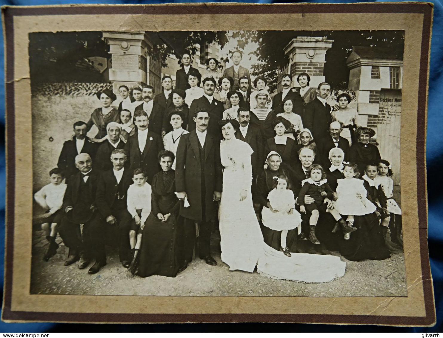 Photo Grand Cabinet - Photo De Mariage, Famille, Matelot, Femmes Avec Coiffe Régional  Ca 1900-10 L441 - Alte (vor 1900)