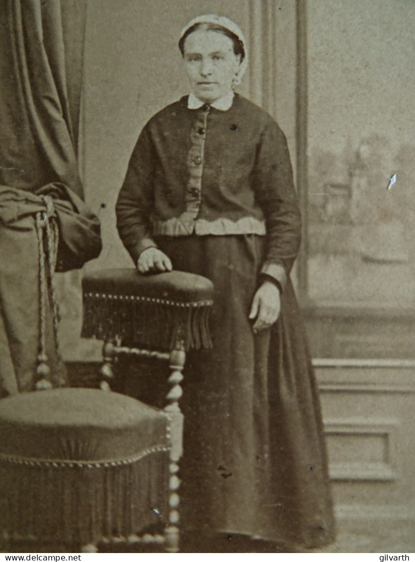 Photo CDV Viron  Lourdes  Jeune Femme (Hélène Camus épouse Michaely 1ère Femme)  Coiffe  CA 1870-75 - L436 - Anciennes (Av. 1900)