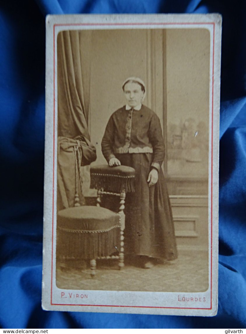 Photo CDV Viron  Lourdes  Jeune Femme (Hélène Camus épouse Michaely 1ère Femme)  Coiffe  CA 1870-75 - L436 - Anciennes (Av. 1900)