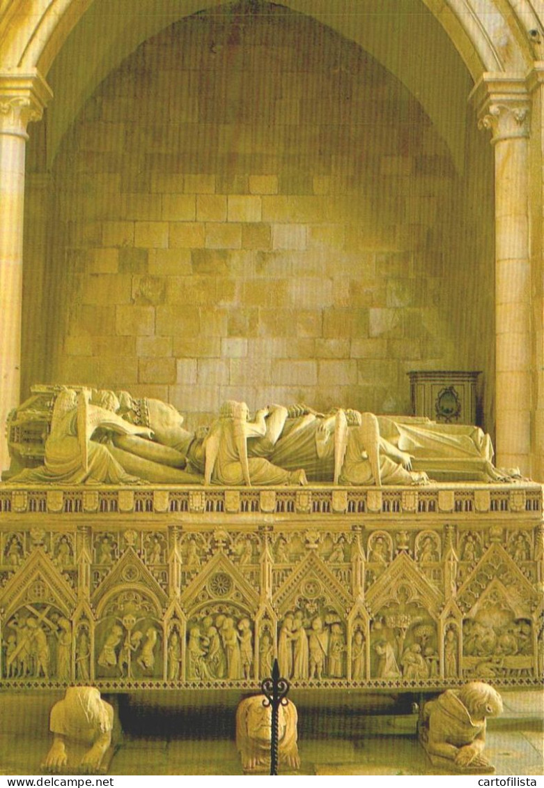ALCOBAÇA - Túmulo De Dª Inês De Castro No Mosteiro  (2 Scans) - Leiria