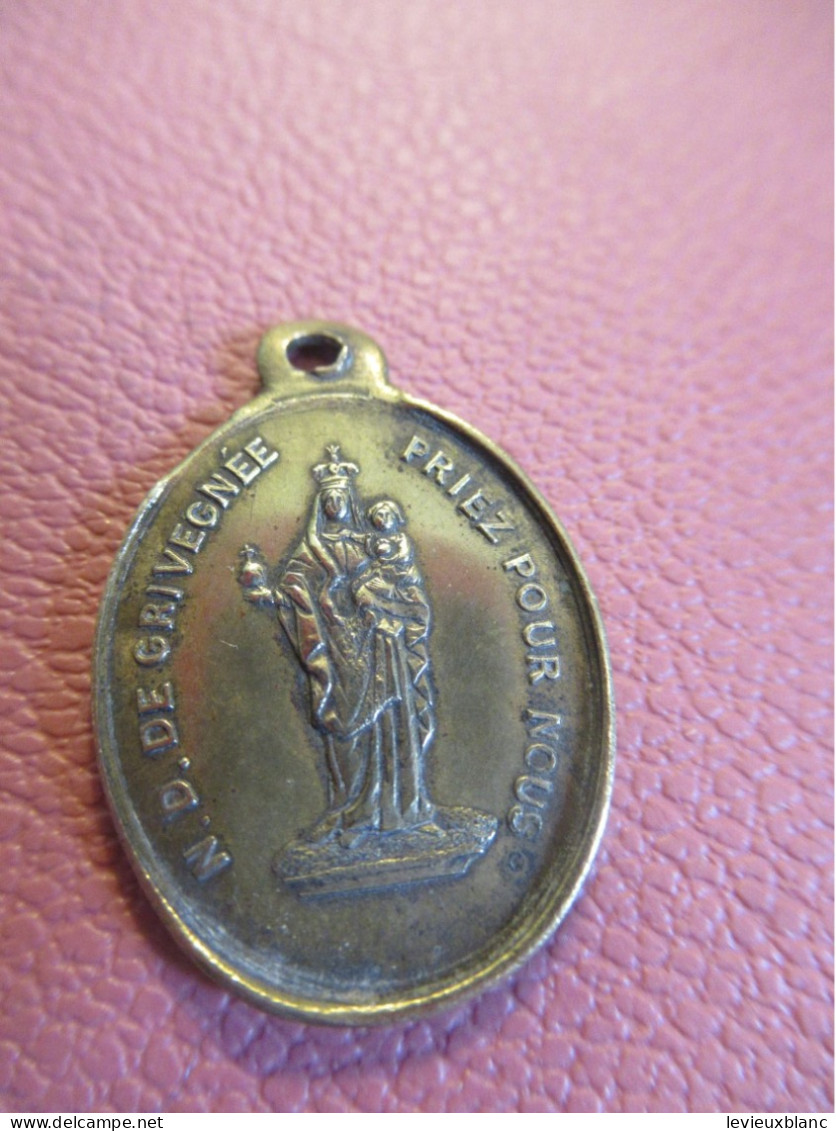 Médaille Religieuse Ancienne/ Sainte Geneviève Patronne De Paris/ ND De Grivegnée/Fin XIXème    MDR35 - Religion &  Esoterik