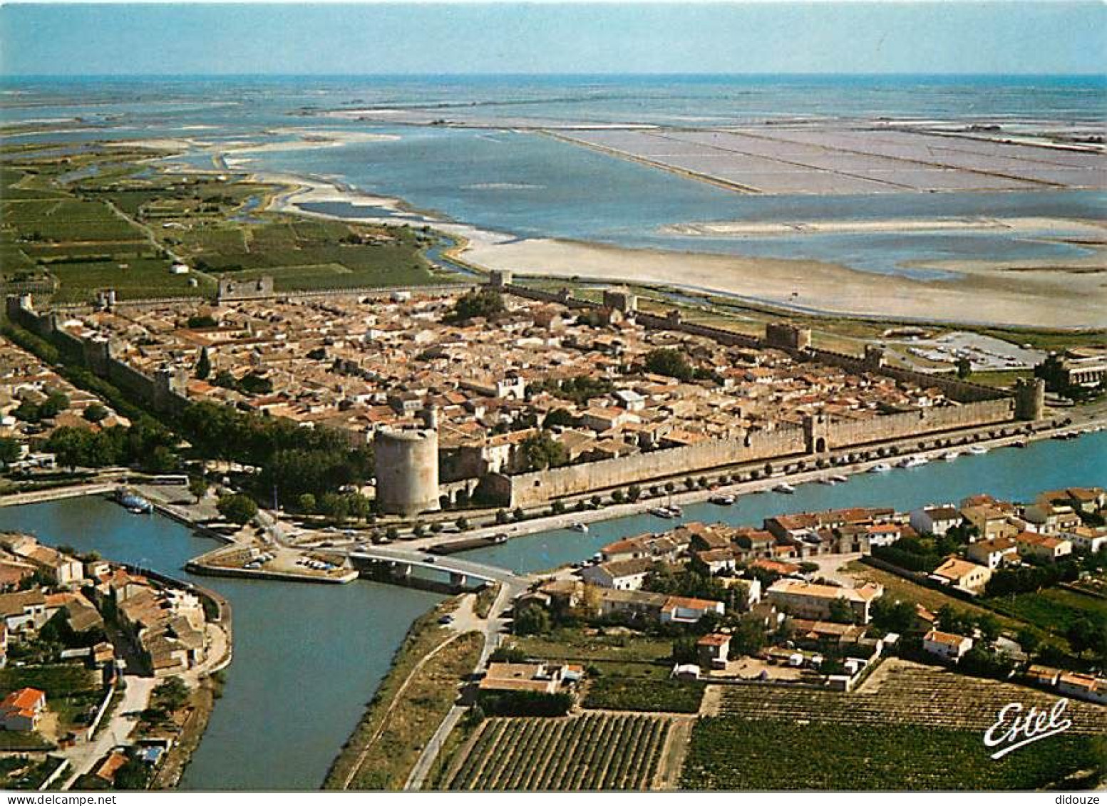 30 - Aigues Mortes - Vue Générale Aérienne - CPM - Voir Scans Recto-Verso - Aigues-Mortes