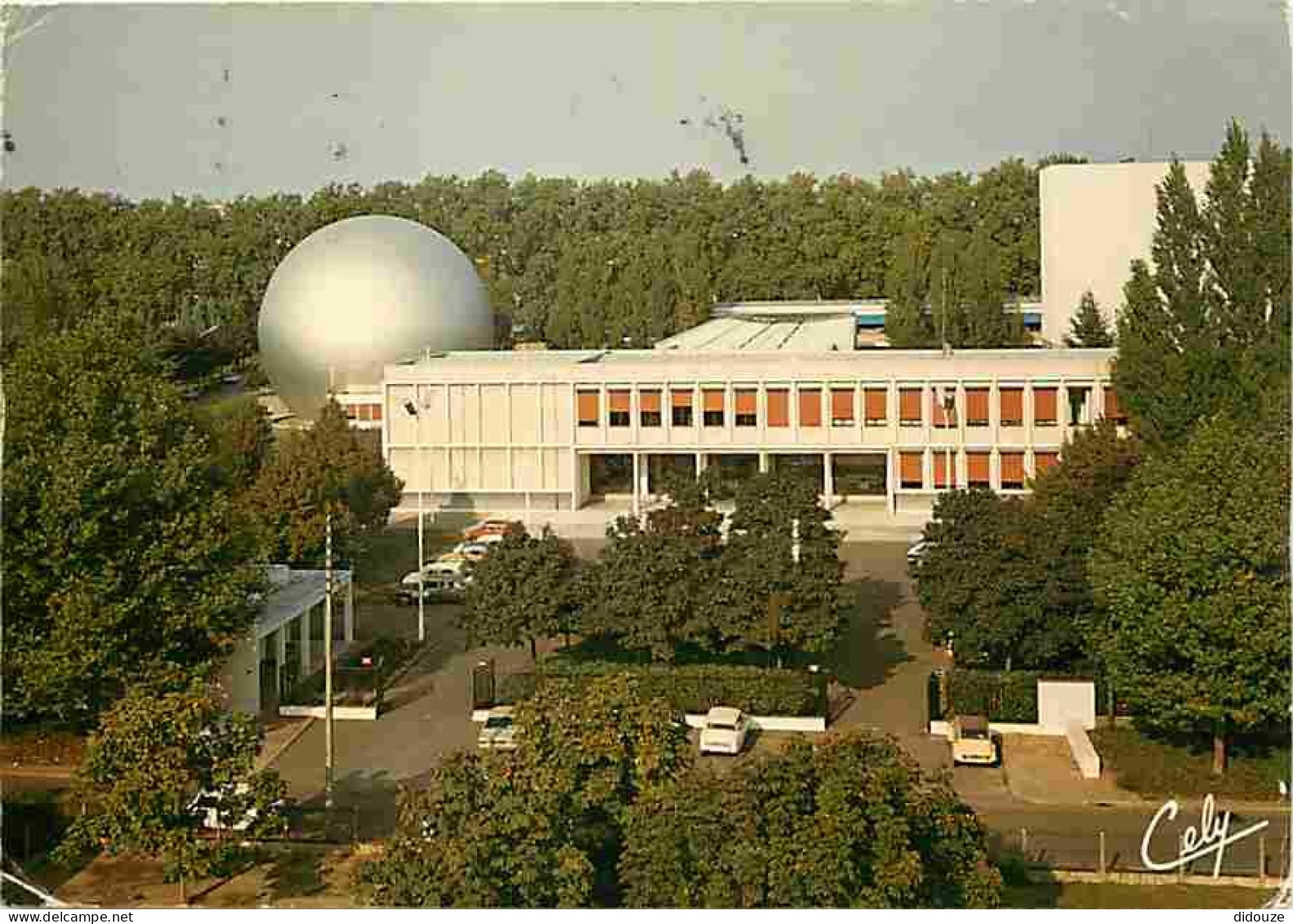 31 - Toulouse - Centre National De Recherches Scientifiques - Automobiles - CPM - Voir Scans Recto-Verso - Toulouse