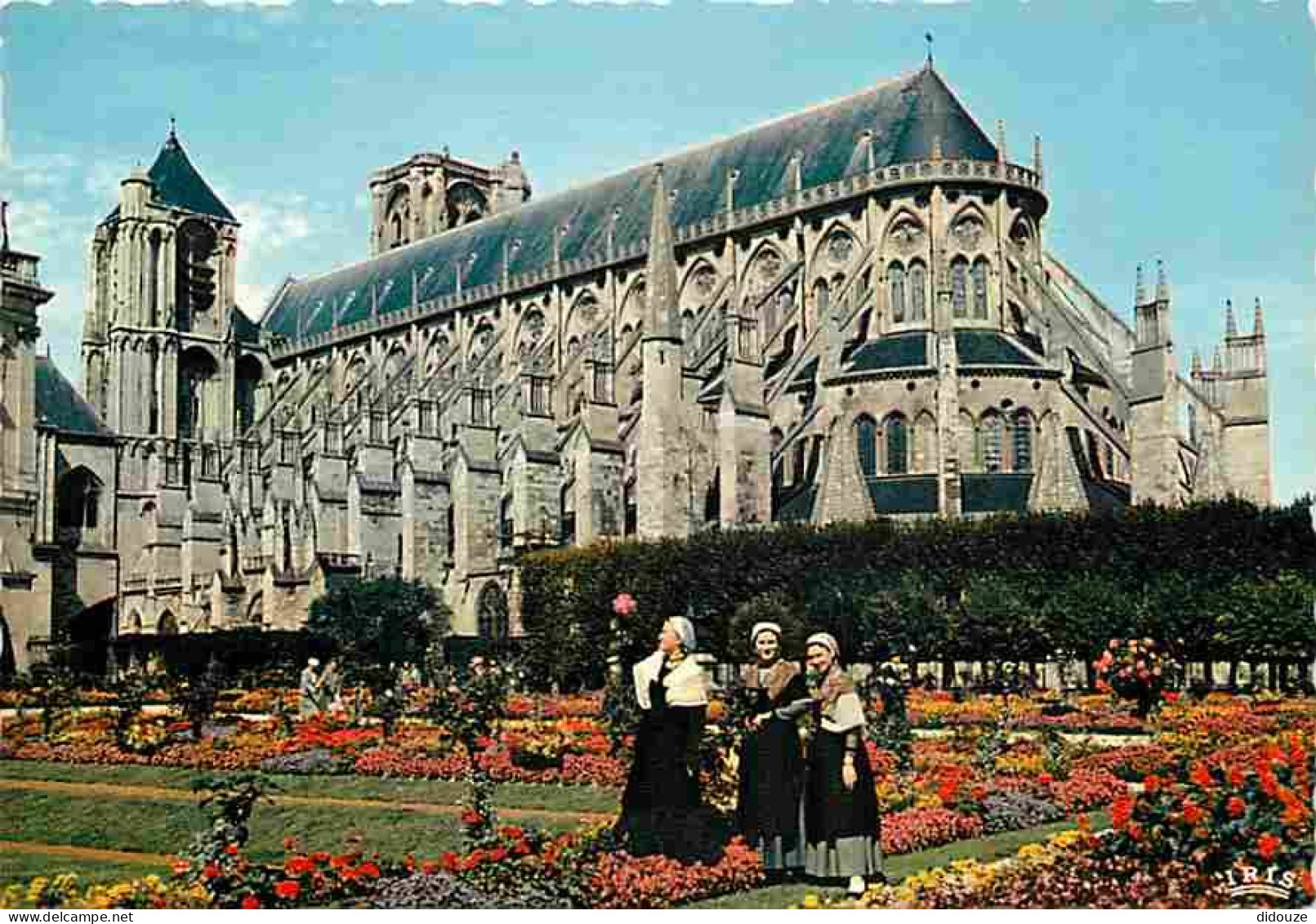 18 - Bourges - La Cathédrale Saint Etienne - Fleurs - Folklore - CPM - Voir Scans Recto-Verso - Bourges