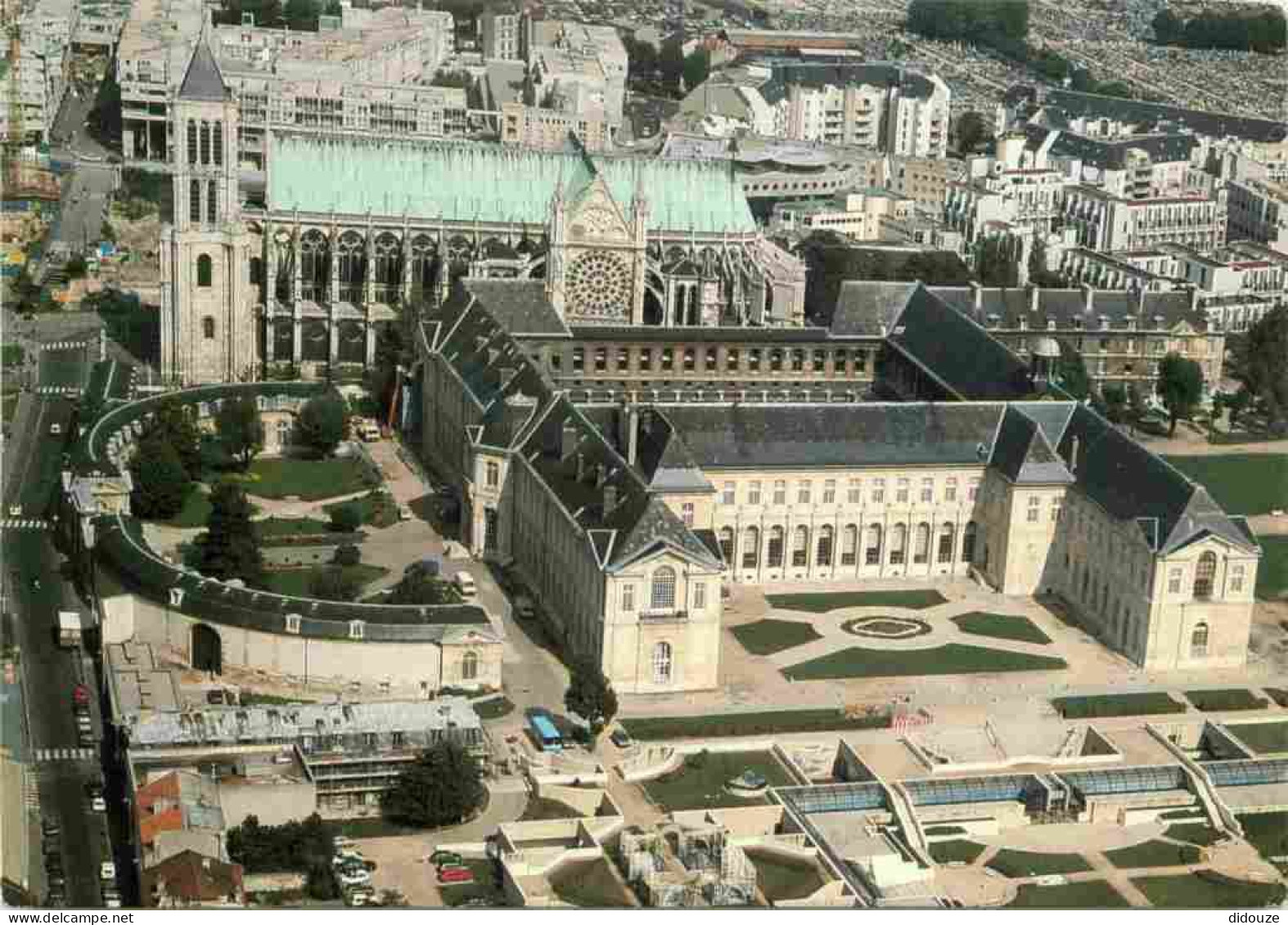 93 - Saint Denis - Vue Aérienne De La Cathédrale-Basilique Et De La Légion D'Honneur - CPM - Voir Scans Recto-Verso - Saint Denis