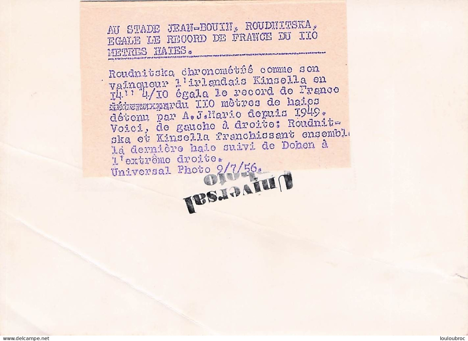 ATHLETISME 07/1956 STADE JEAN BOUIN 110 METRES HAIES ROUDNITSKA  ET KINSELLA  ARRIVES DANS  MEME TEMPS PHOTO 18 X 13 CM - Sports
