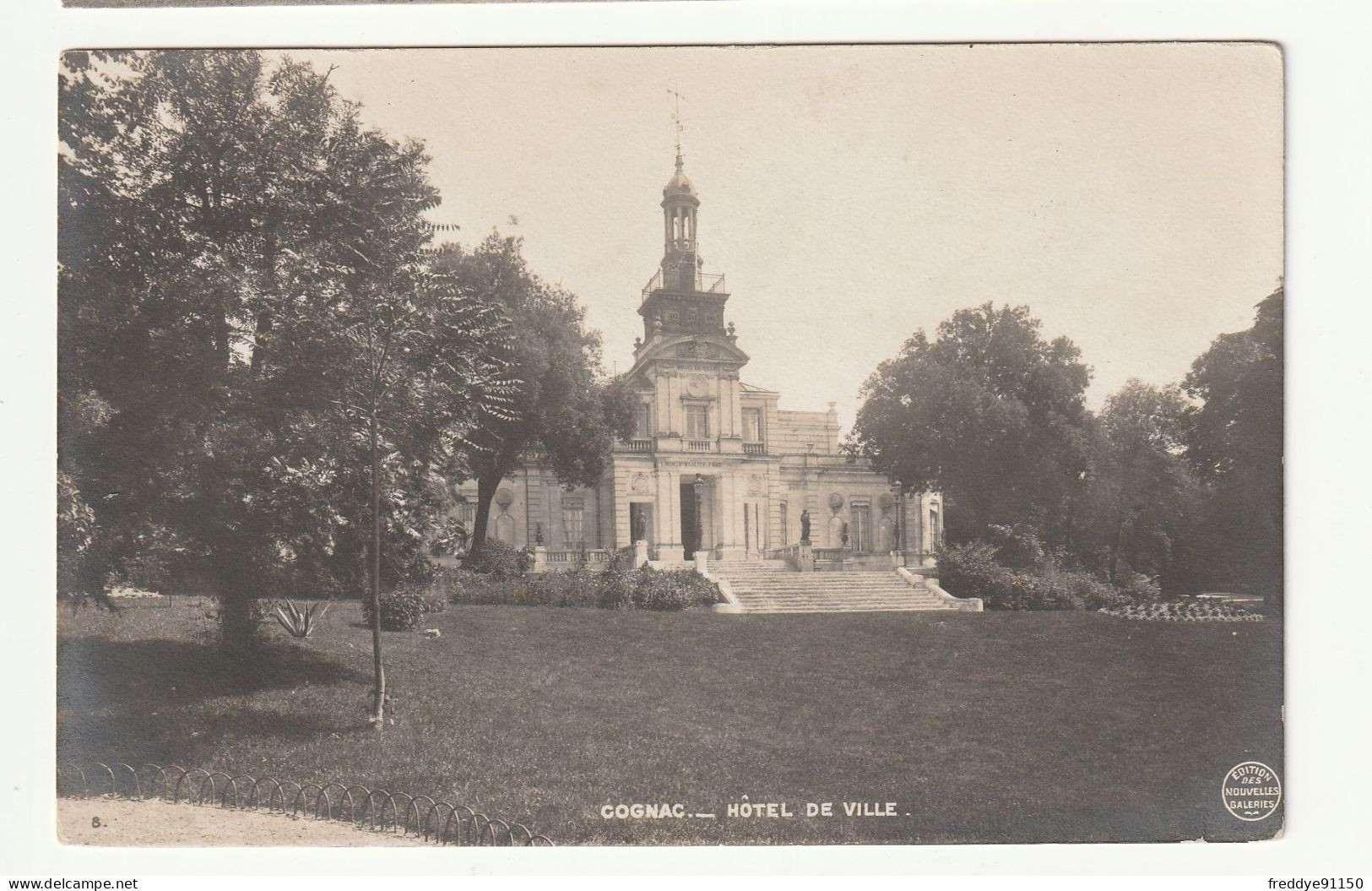 16 . Cognac . Hôtel De Ville - Cognac