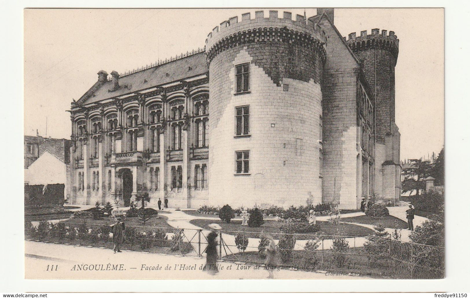 16 . Angoulème  . Façade De L'Hôtel De Ville Et Tour De Marguerite De Valois .  N°111 - Angouleme