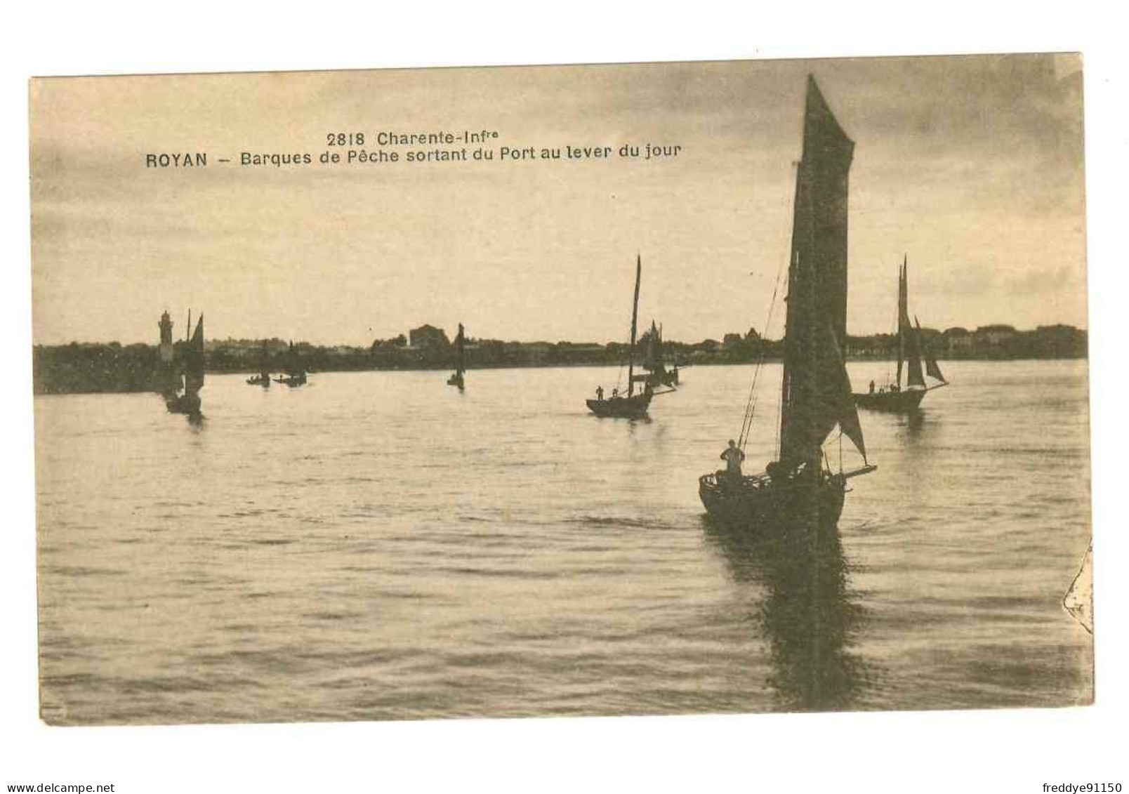 17 . Royan . Barques De Pêche Sortant Du Port - Royan