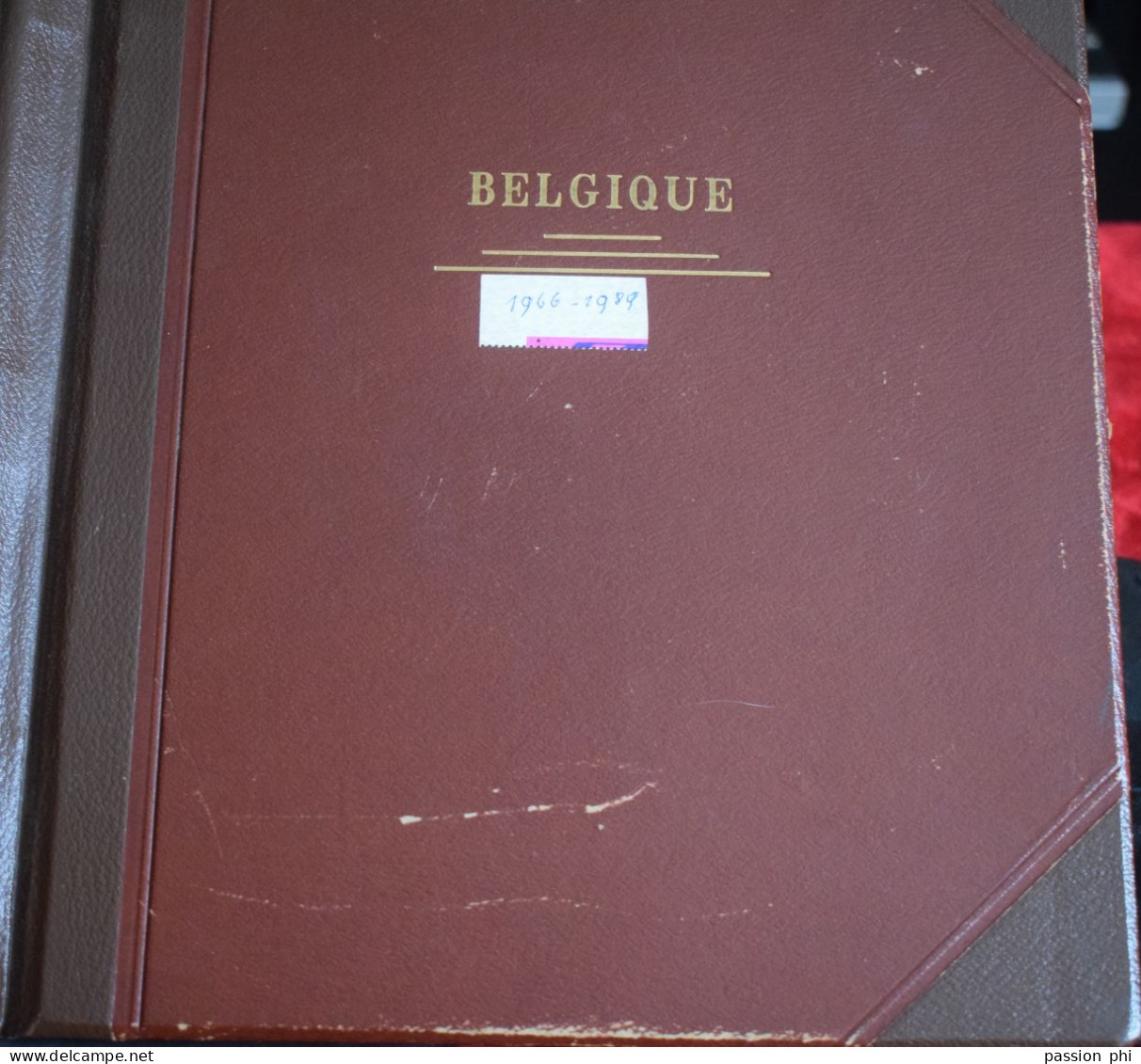 BELGIQUE EN ALBUM PRINET 1966/89 EN MAJORITE SANS CHARNIERE SOUS BANDE HAWID OU COLLE PAR LE BORD DE FEUILLE 2 K - Collections