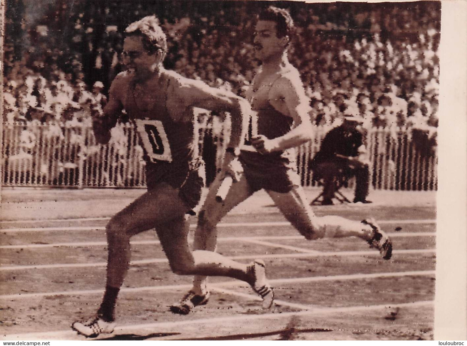ATHLETISME J.O. DE MELBOURNE 1956 LE 4X100M LA FRANCE QUALIFIEE POUR LA 1/2 FINALE BONINO ET DAVID PHOTO 18X13CM - Sports