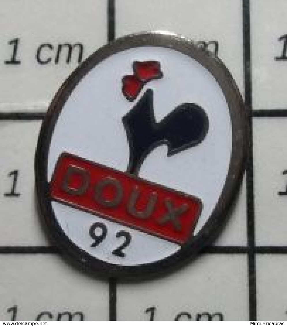 711e  Pin's Pins / Rare Et  Belle Qualité !!! ANIMAUX / COQ POULE POULET DOUX 92 - Animals