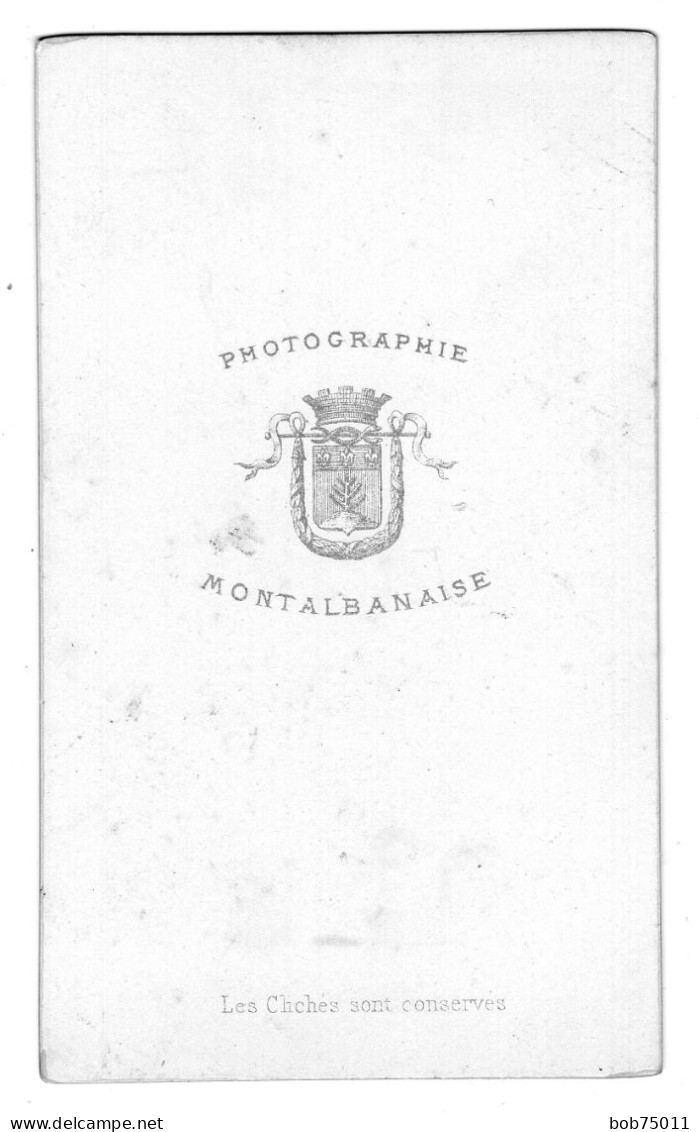 Photo CDV D'un Homme  élégant Posant Dans Un Studio Photo A Montauban - Old (before 1900)