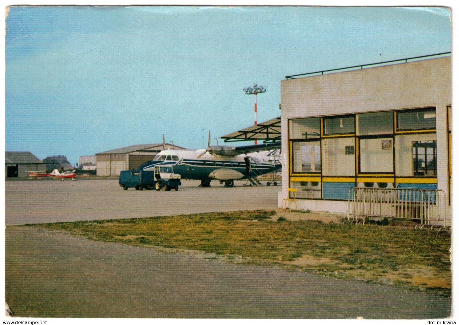 57 - METZ - L'AÉROPORT - E Ci. 6 - AVION EN ATTENTE SUR LE TARMAC - MARLY FRESCATY - MOSELLE - Aérodromes