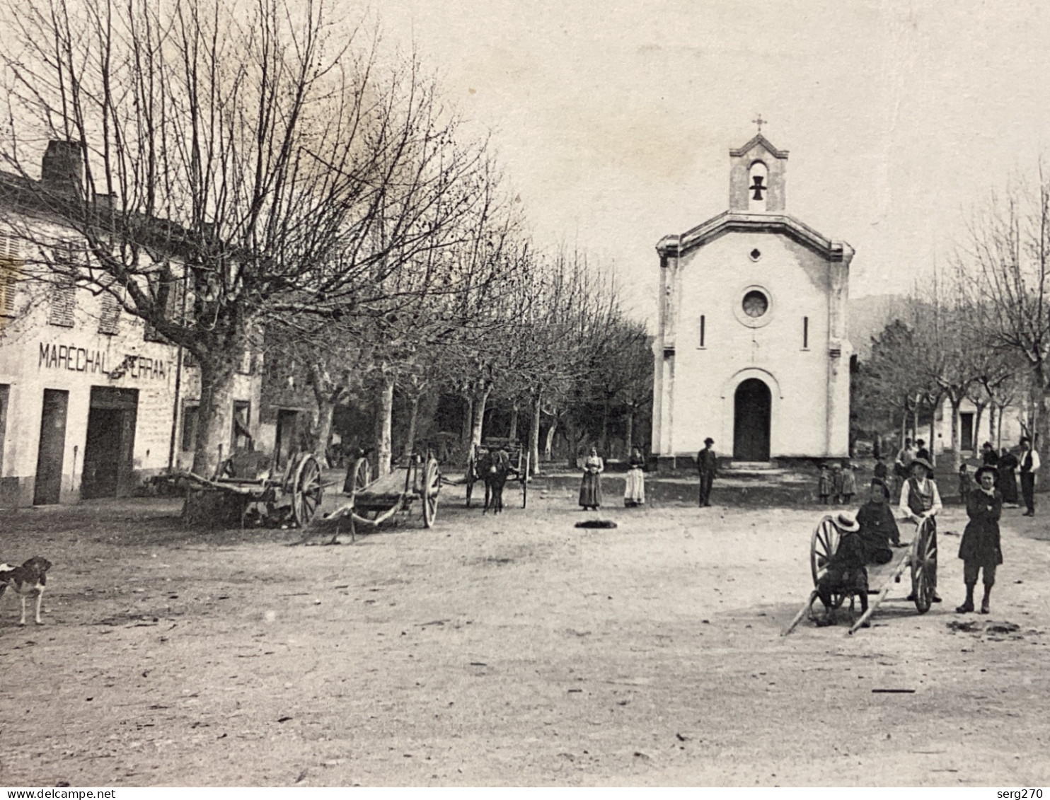 CPA FRANCE 83 "LA MOLE, LA PLACE DE L'EGLISE"Carte, Animée, Rare Maréchal-ferrant - Autres & Non Classés