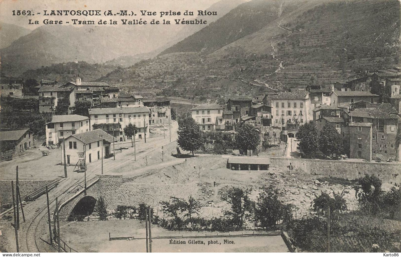 Lantosque * La Gare Et Le Tram De La Vallée De La Vésubie * Vue Prise Du Riou * Tramway Train Ligne Chemin De Fer - Lantosque