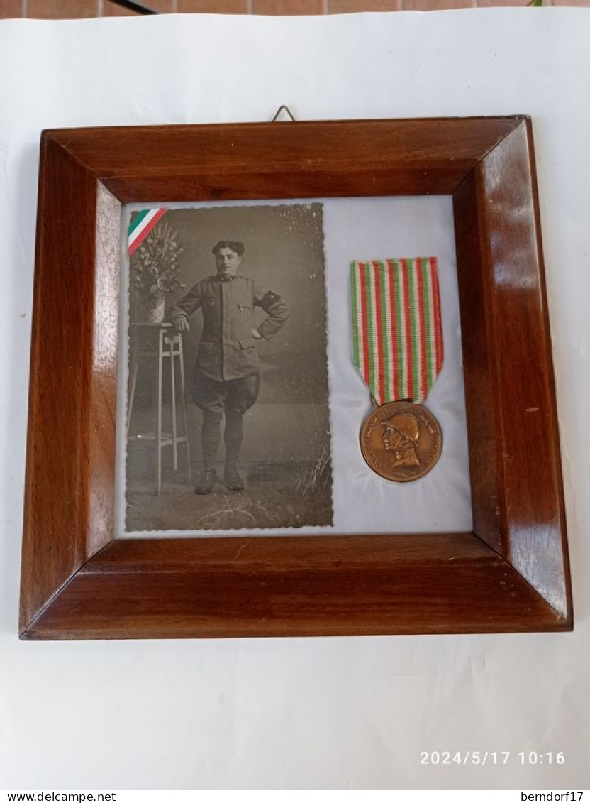 WW1 - QUADRO CON FOTO ORIGINALE DECORATO E MEDAGLIA DELLA CAMPAGNA PER L'UNITA' D'ITALIA - 15/18 - Italië