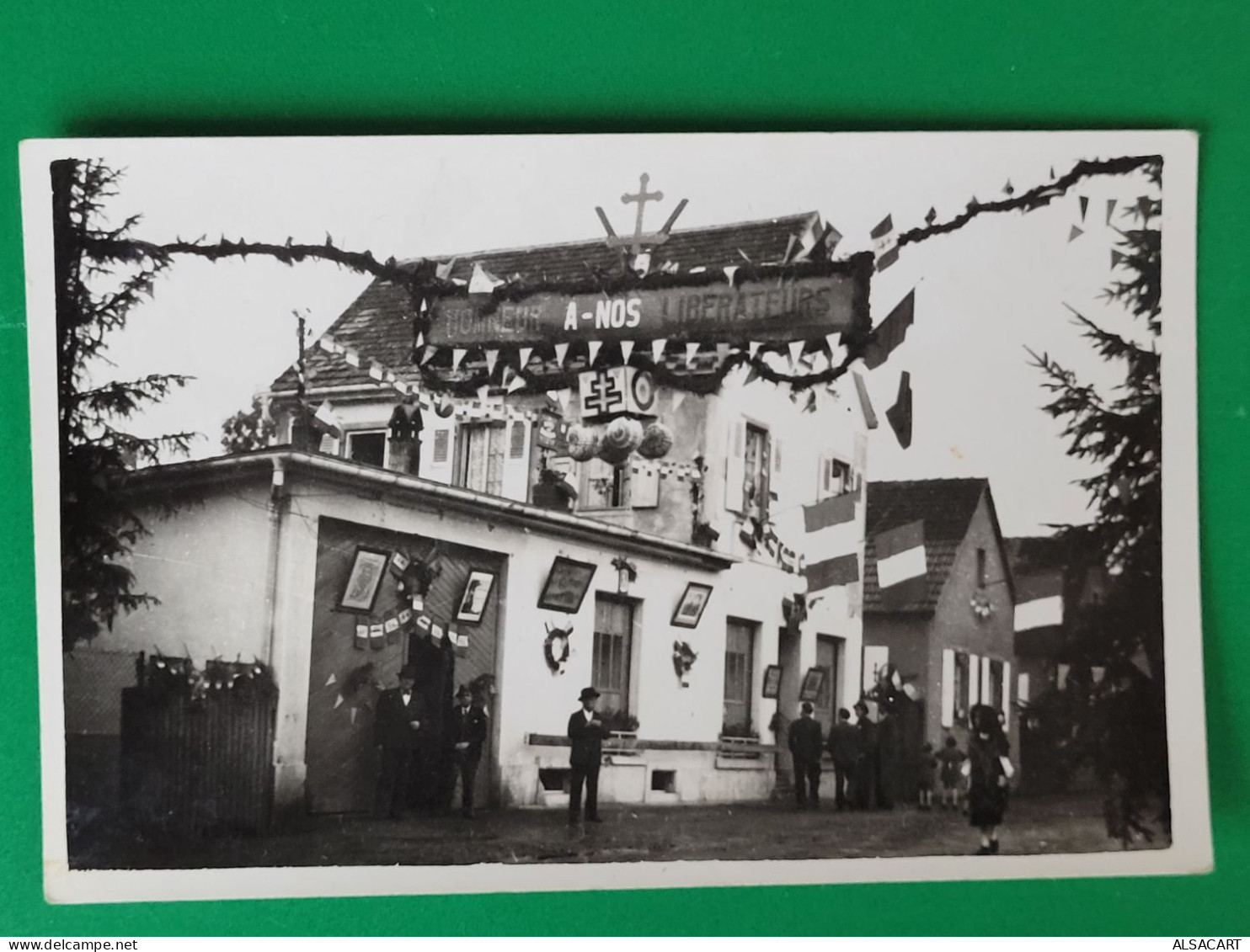 Carte Photo à Situer , 67 Ou 68 , Honneur à Nos Libérateurs , Croix De Lorraine - Sonstige & Ohne Zuordnung