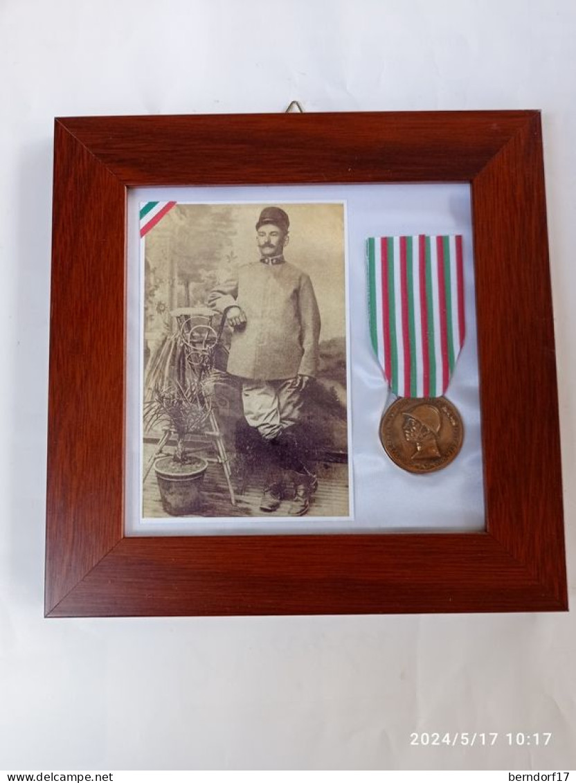 WW1 - QUADRO CON FOTO ORIGINALE DECORATO E MEDAGLIA DELLA CAMPAGNA PER L'UNITA' D'ITALIA - 15/18 - Italië