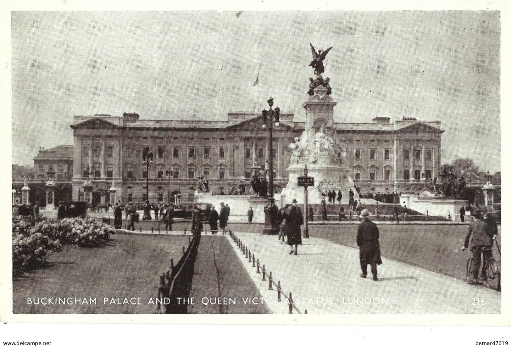 Royaume Uni - Londres - London - Buckingham Palace And The Queen Victoria Statue - Buckingham Palace