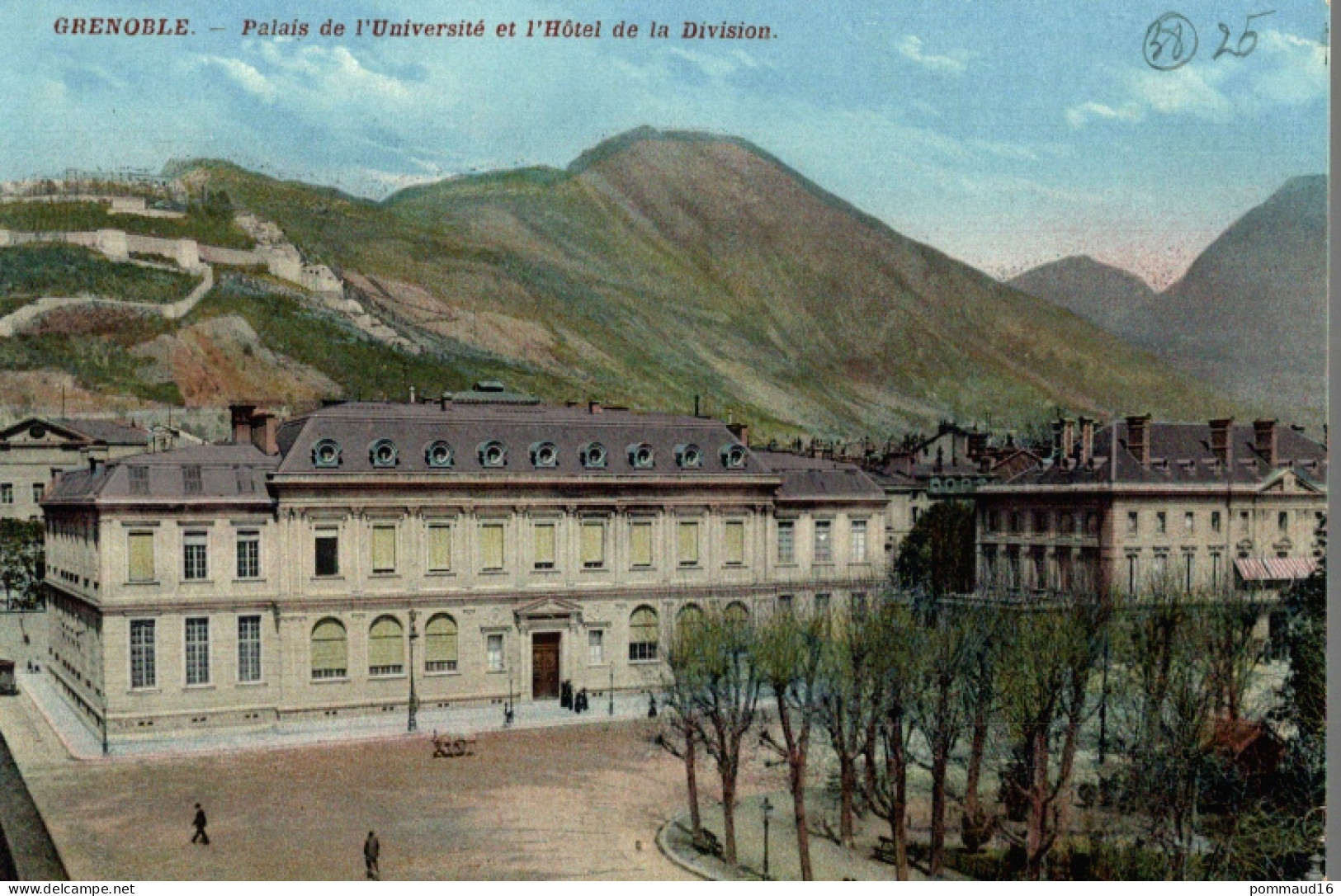 CPA Grenoble Palais De L'université Et L'hôtel De La Division - Grenoble