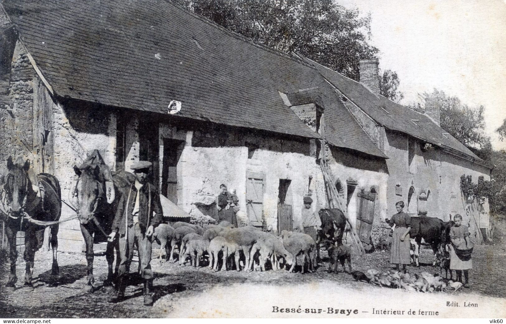 72  BESSE SUR BRAYE  INTERIEUR DE FERME ANIME - Autres & Non Classés